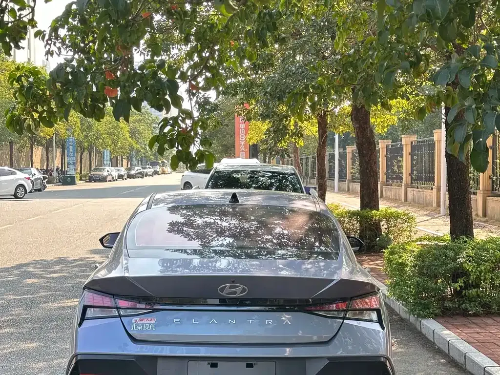 Hyundai Elantra — фото 4
