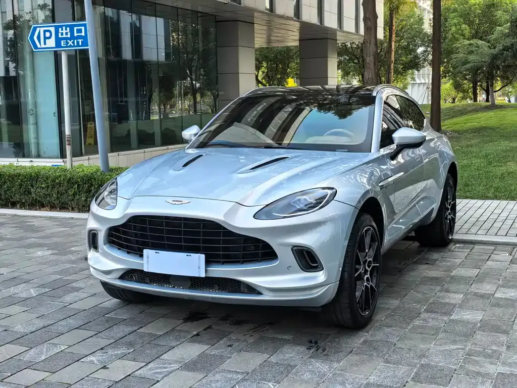 Aston Martin DBX — фото 1