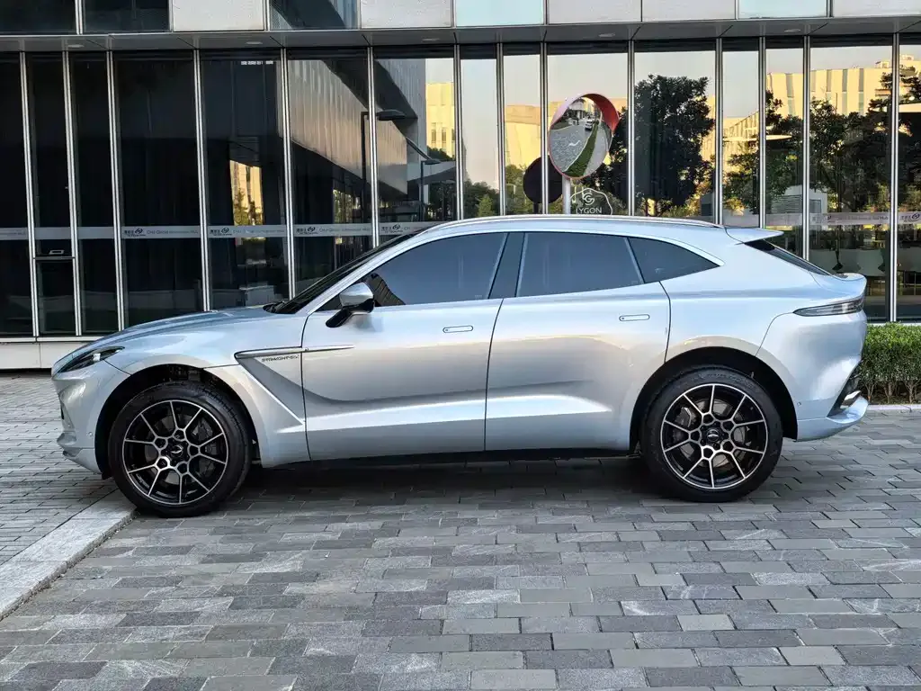 Aston Martin DBX — фото 4
