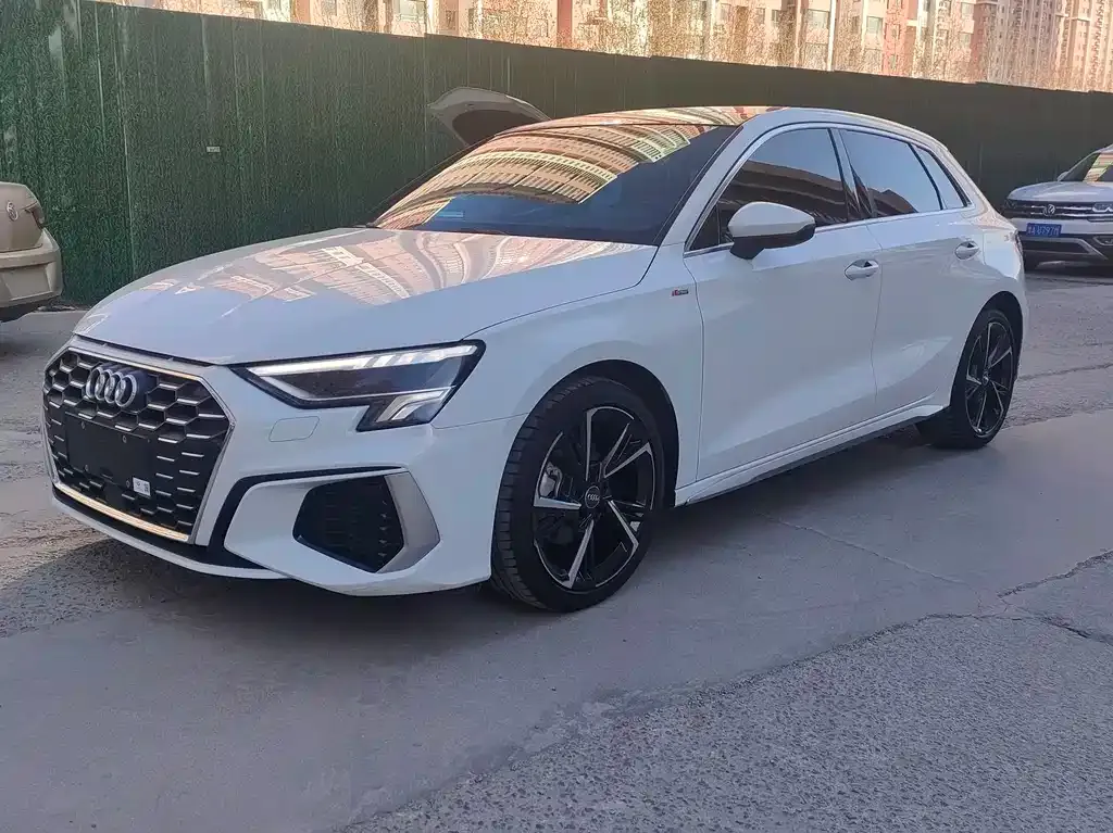 Audi A3 — фото 1