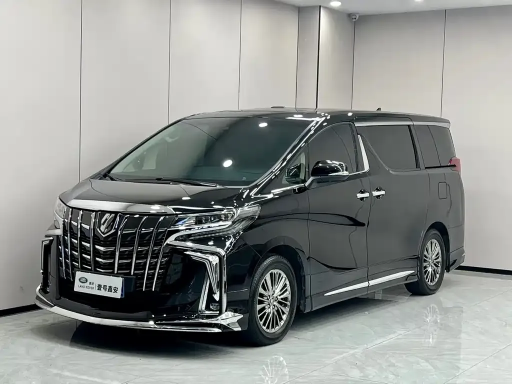Toyota Alphard — фото 1
