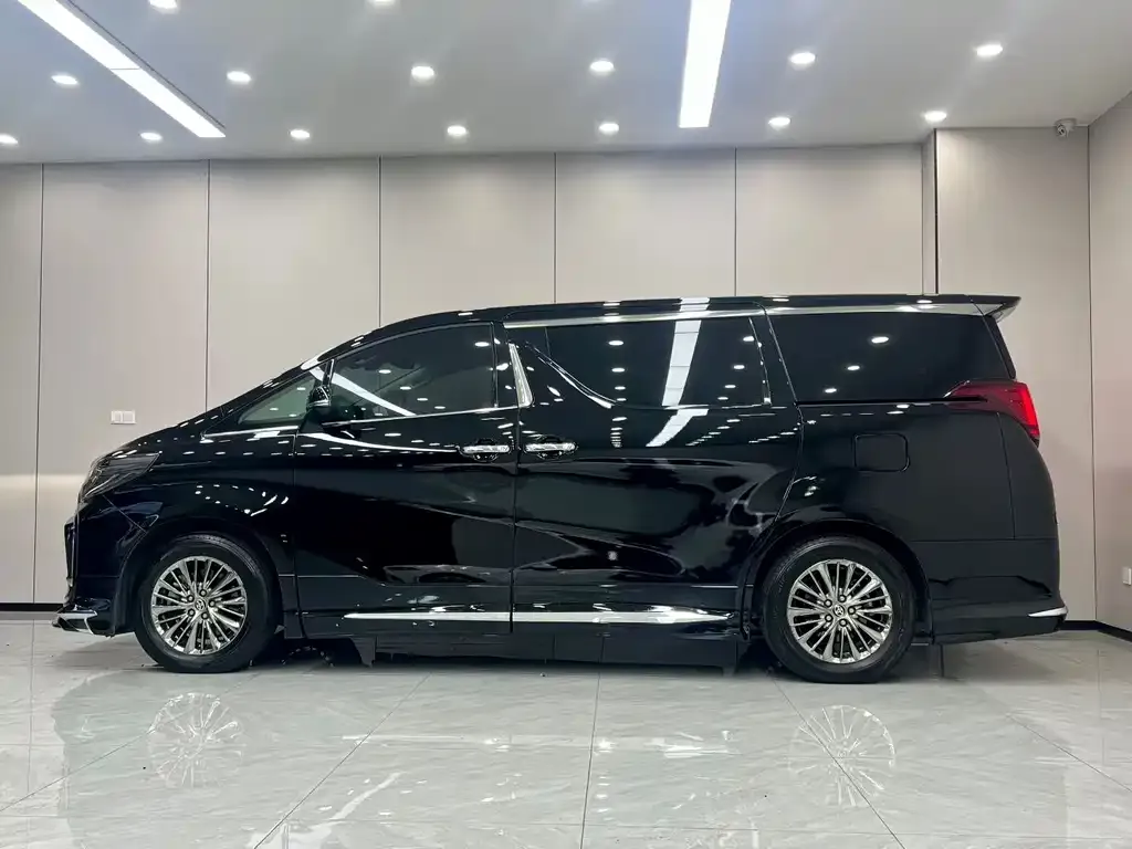 Toyota Alphard — фото 8