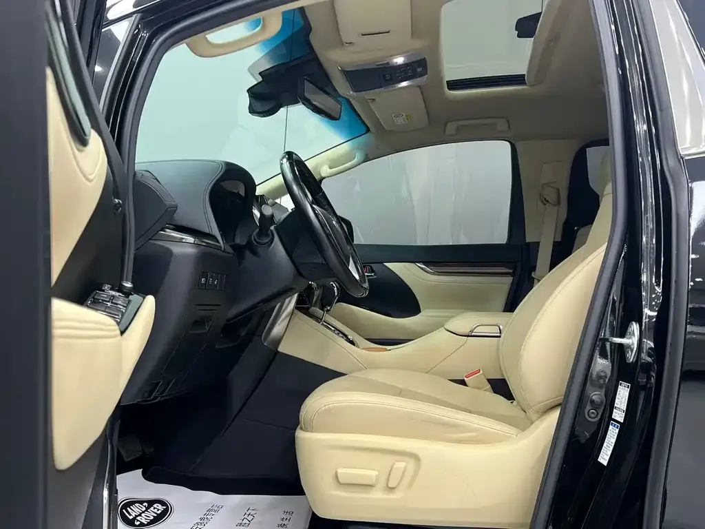 Toyota Alphard — фото 4