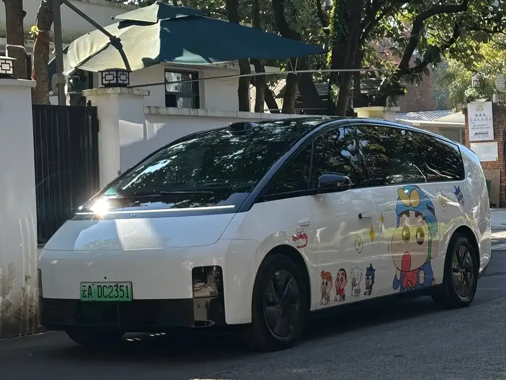 Li Auto MEGA — фото 1