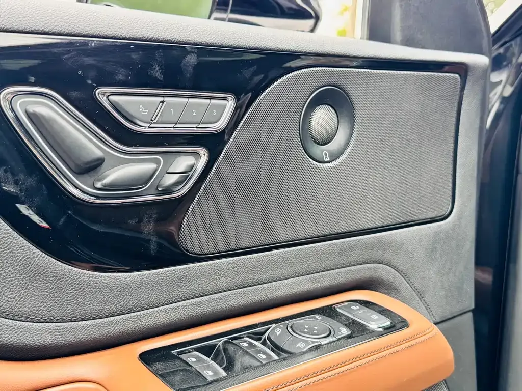 Lincoln Aviator — фото 10