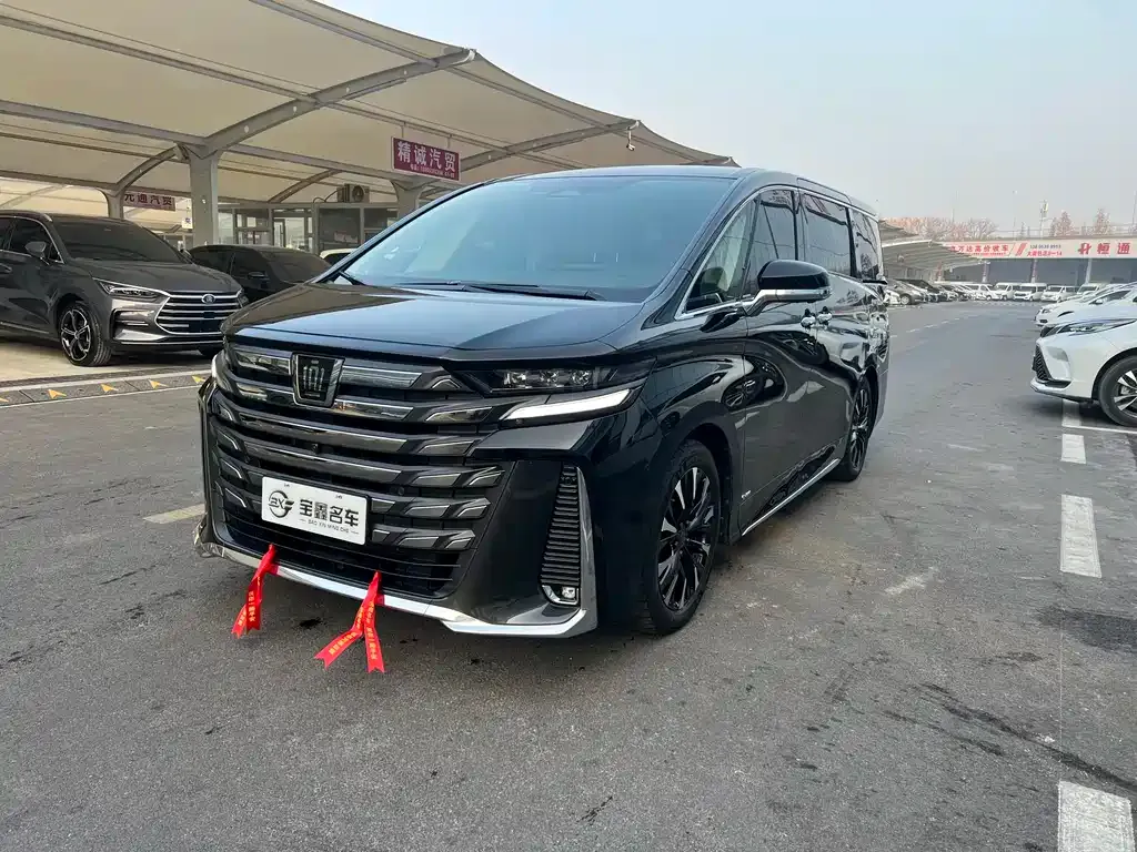 Toyota Vellfire — фото 1