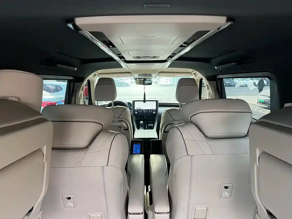 Toyota Vellfire — фото 4