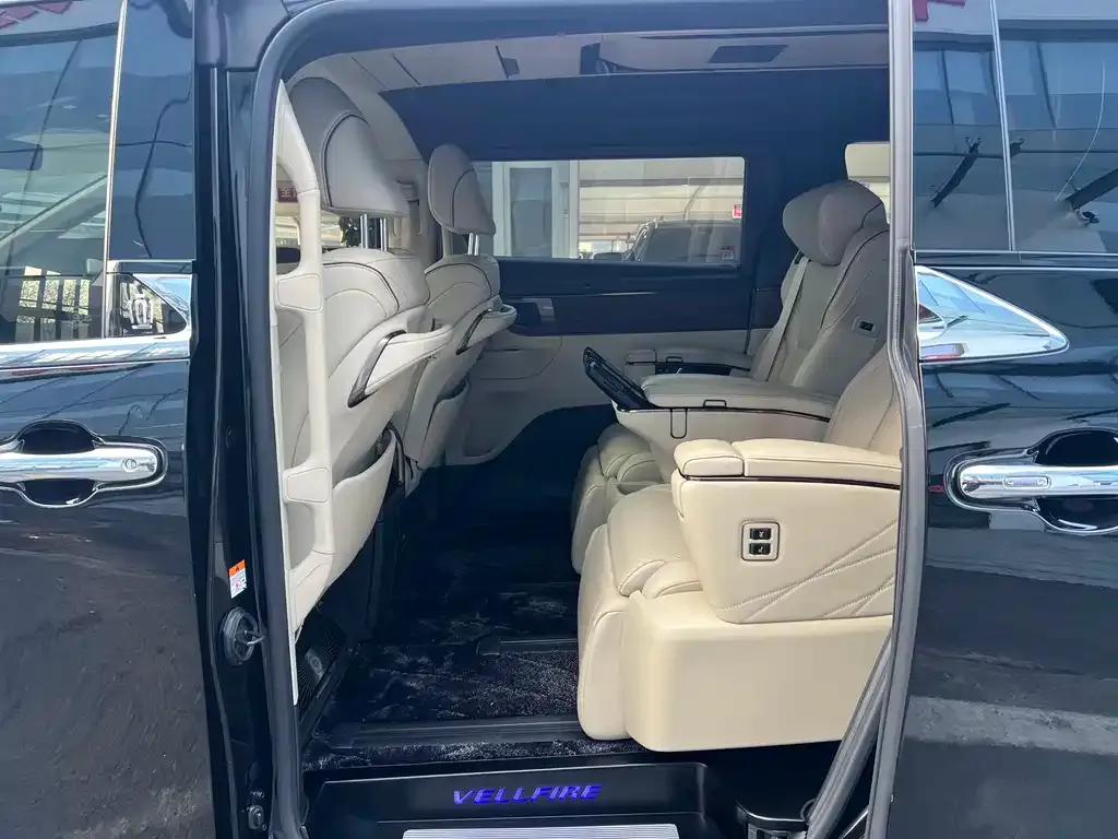 Toyota Vellfire — фото 3