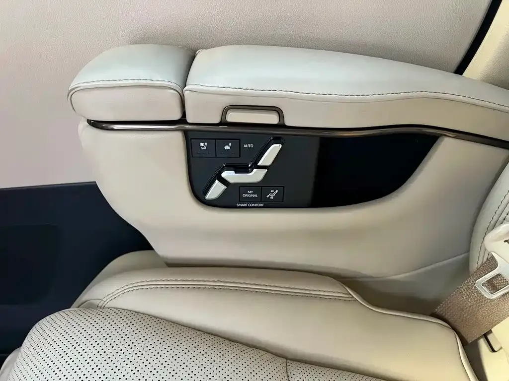 Toyota Vellfire — фото 8