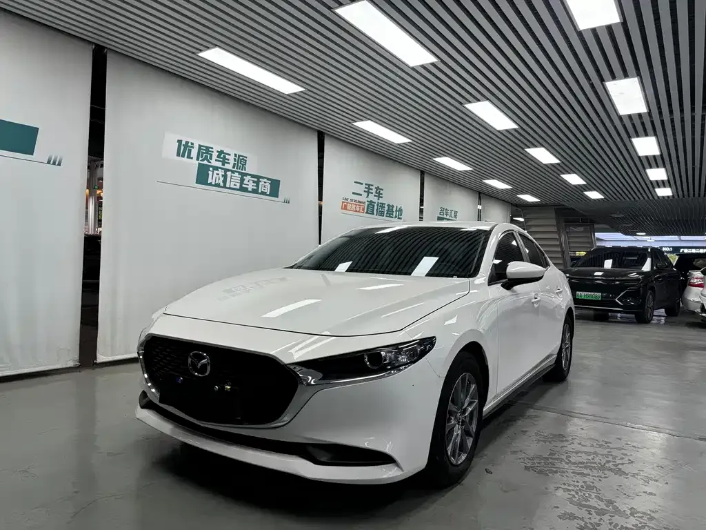Mazda 3 Axela — фото 1