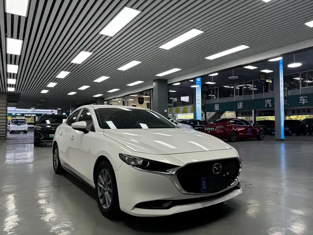Mazda 3 Axela — фото 10