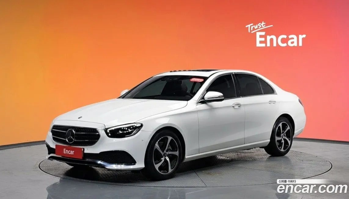 Mercedes-Benz E-Class — фото 1