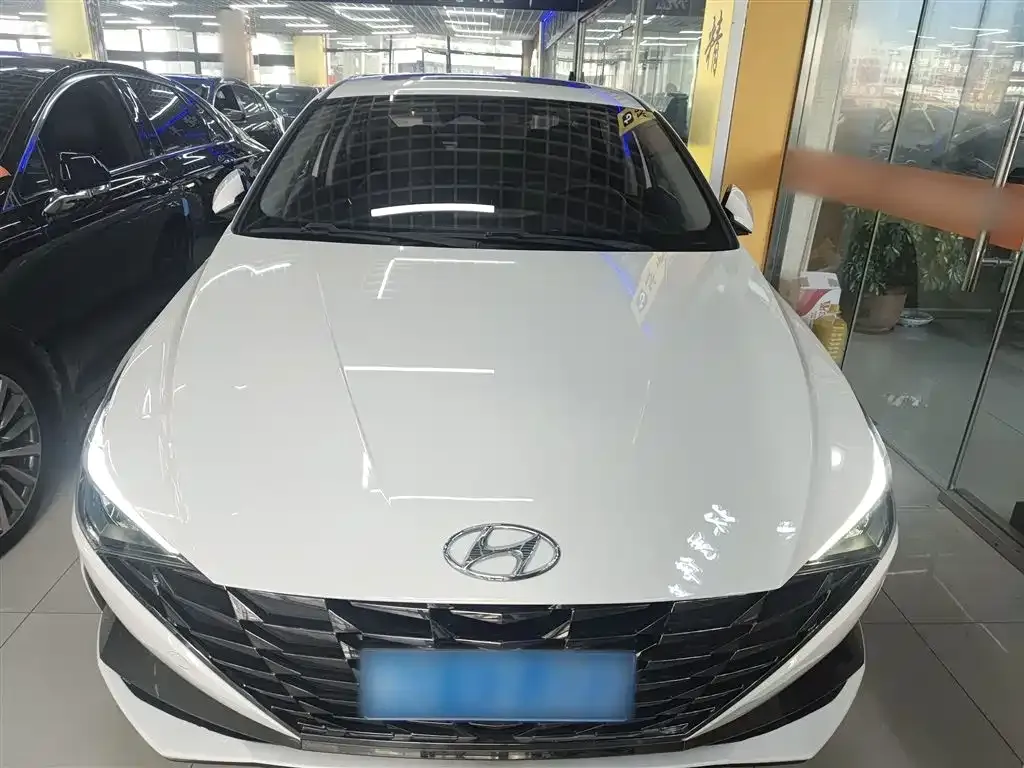 Hyundai Elantra — фото 3