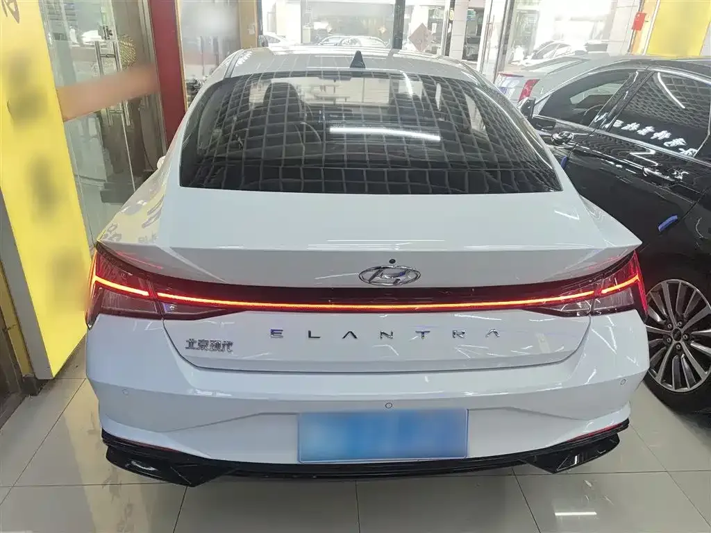 Hyundai Elantra — фото 9