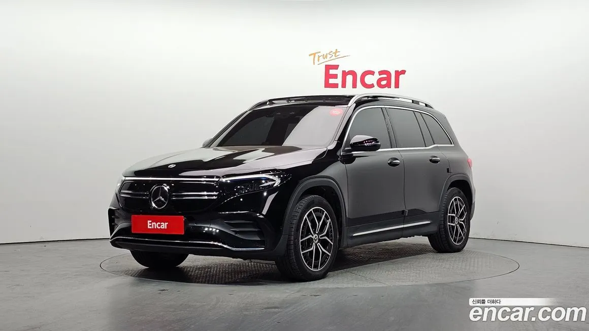 Mercedes-Benz EQB — фото 1