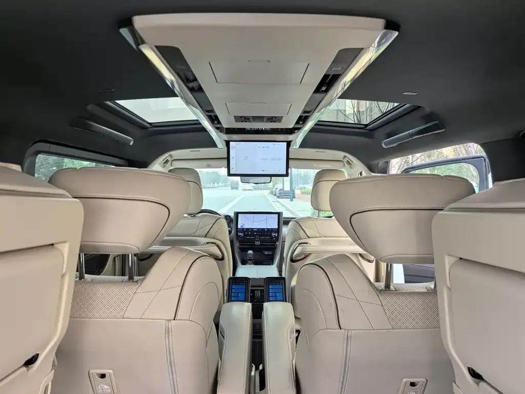 Toyota Alphard — фото 4