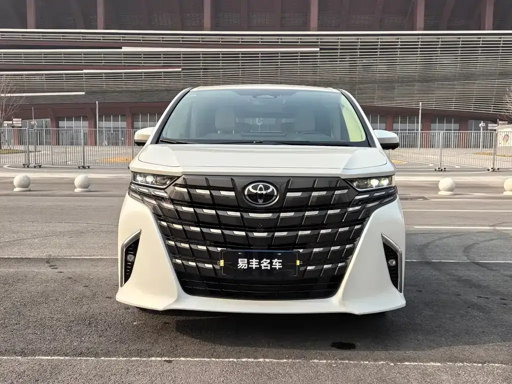Toyota Alphard — фото 8