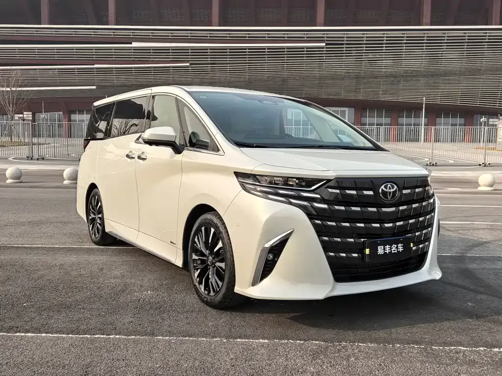 Toyota Alphard — фото 3