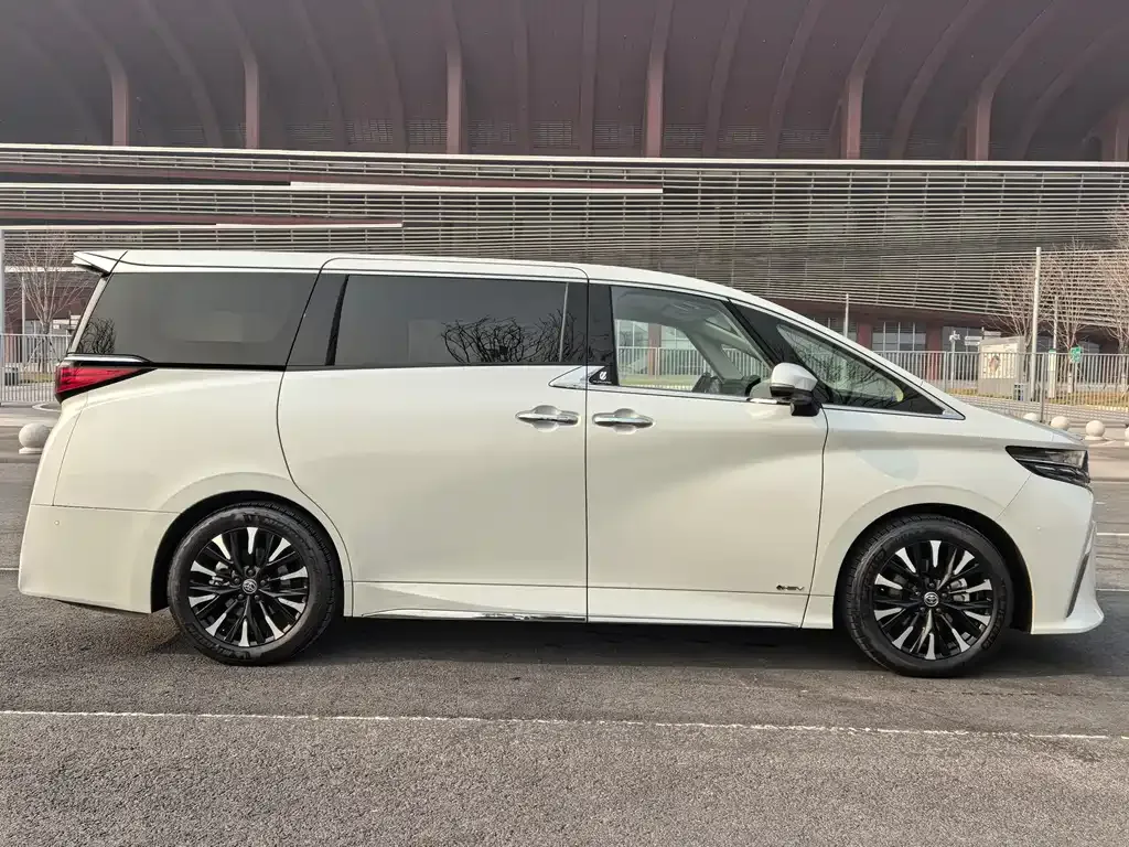 Toyota Alphard — фото 10