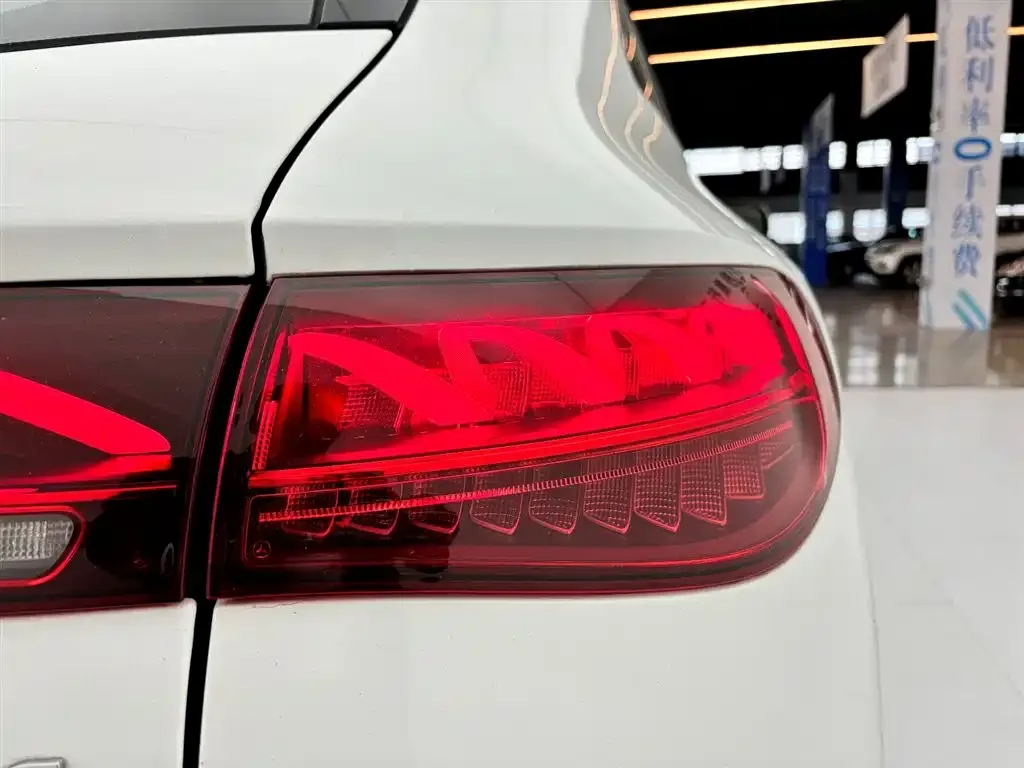 Mercedes-Benz EQE SUV — фото 6