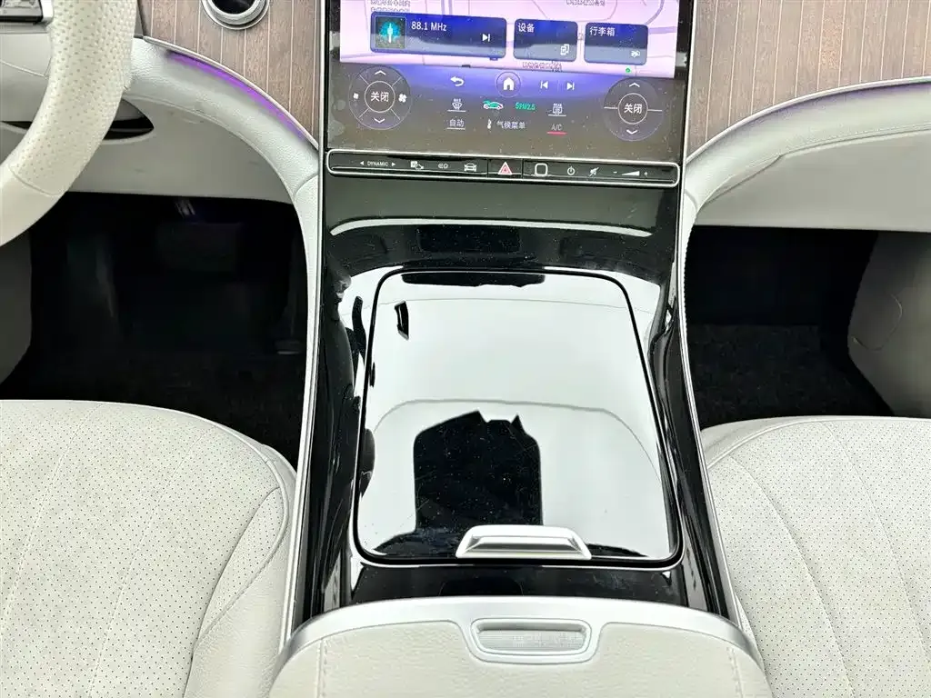 Mercedes-Benz EQE SUV — фото 4