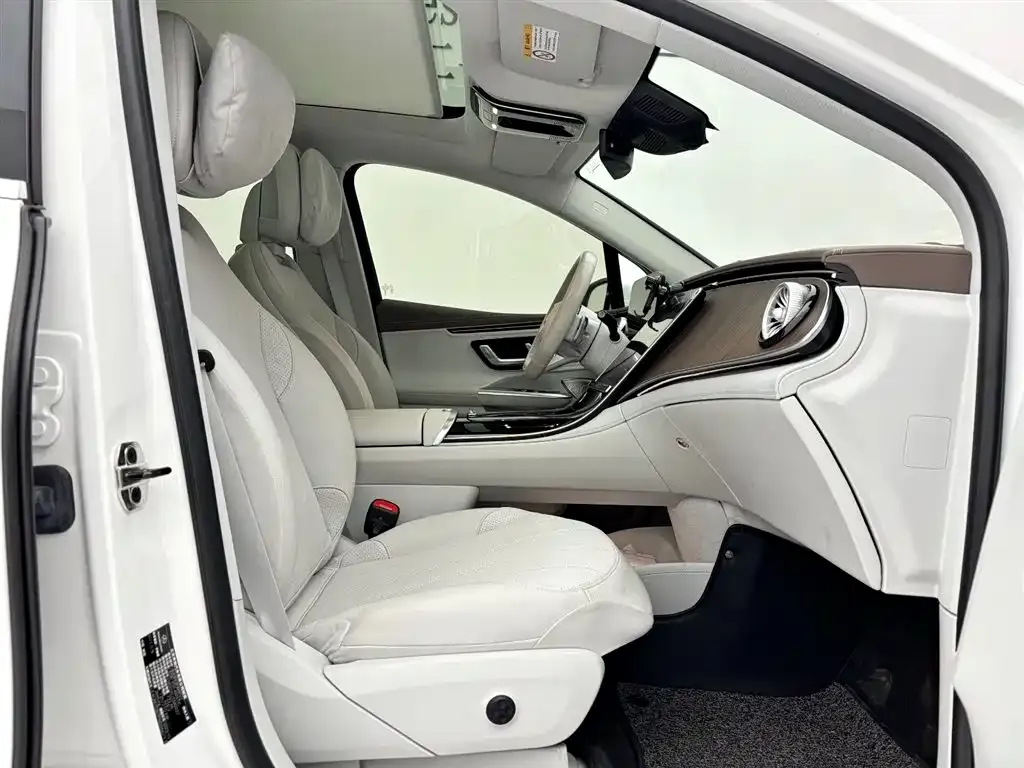 Mercedes-Benz EQE SUV — фото 7