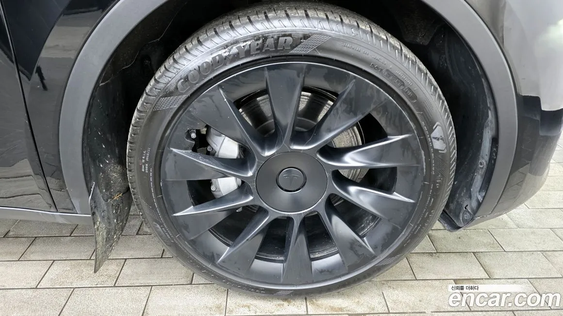 Tesla Model Y — фото 6