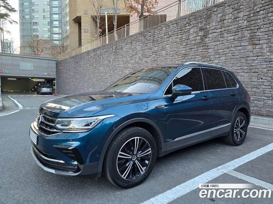 Volkswagen Tiguan — фото 1