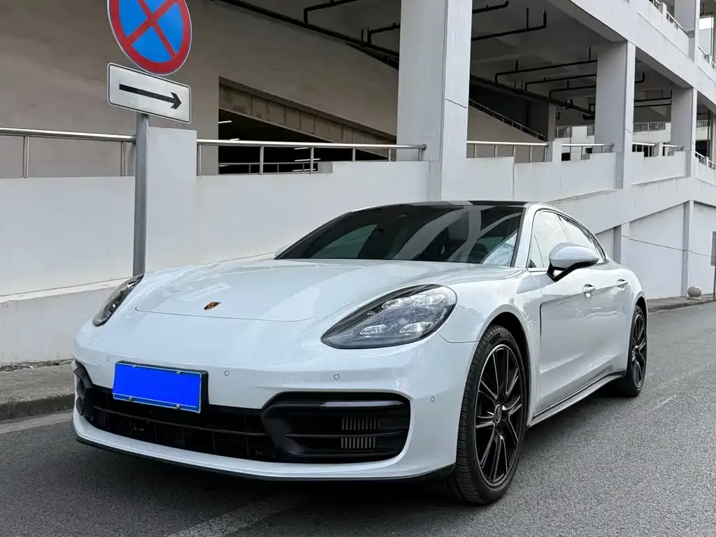 Porsche Panamera — фото 1