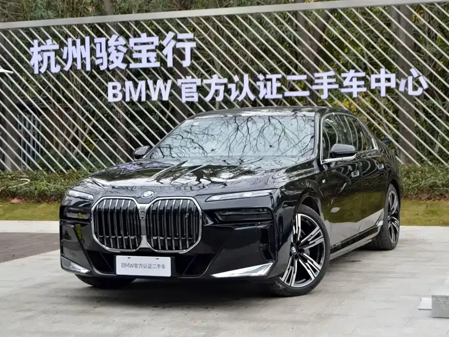 BMW i7 — фото 1