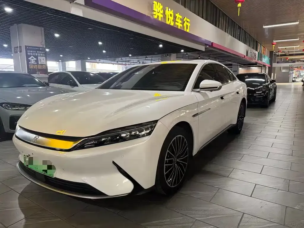 BYD Han — фото 1
