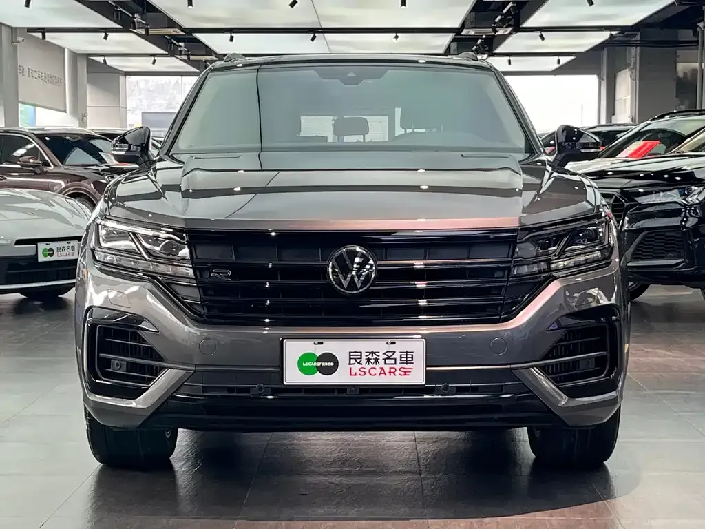 Volkswagen Touareg — фото 10