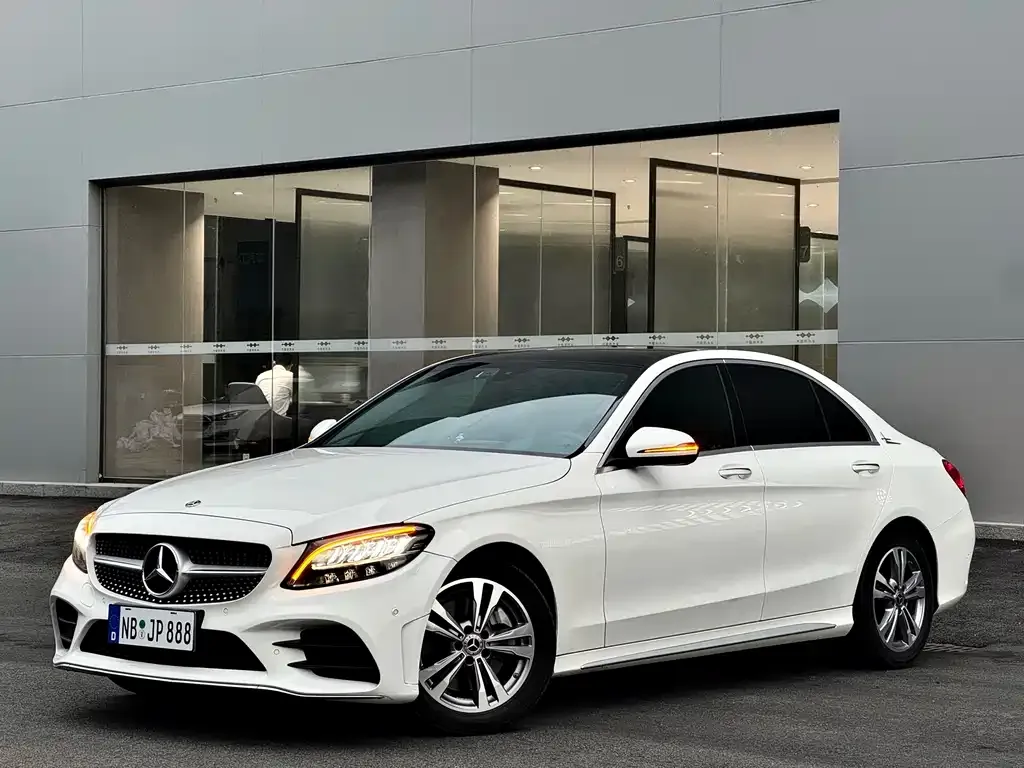 Mercedes-Benz C-Class — фото 1