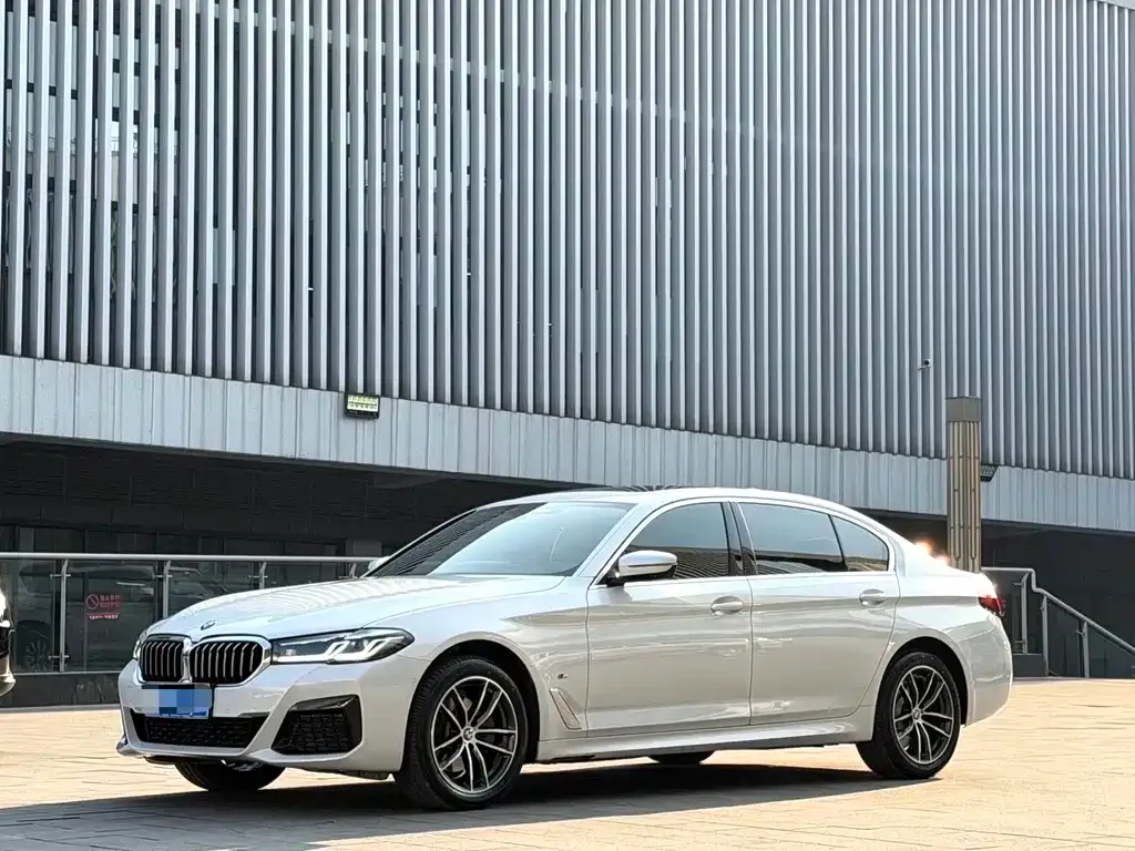 BMW 5 Series — фото 1