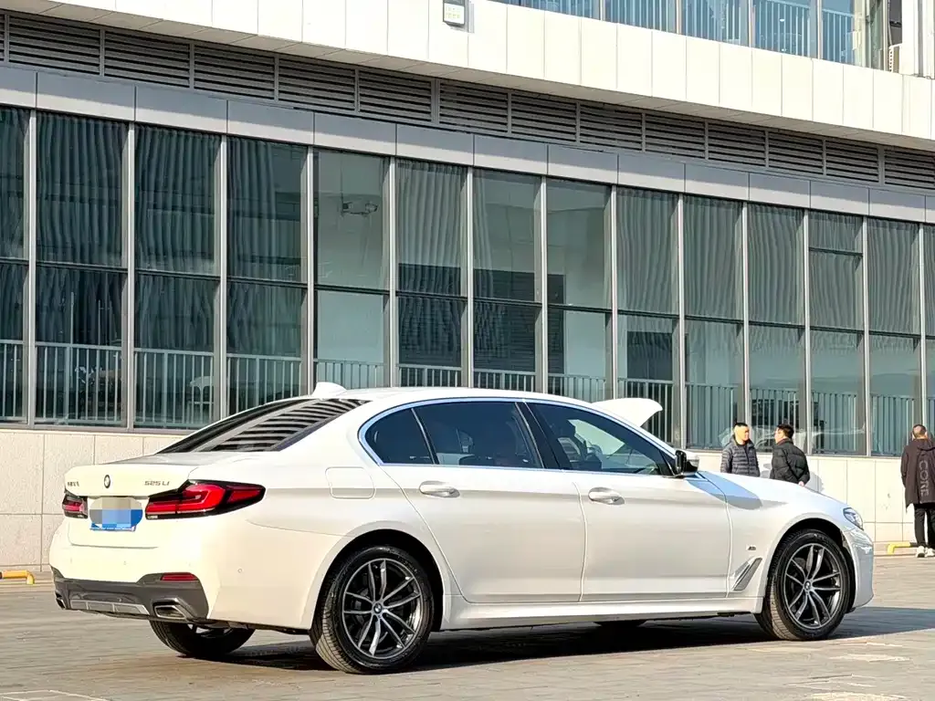 BMW 5 Series — фото 5