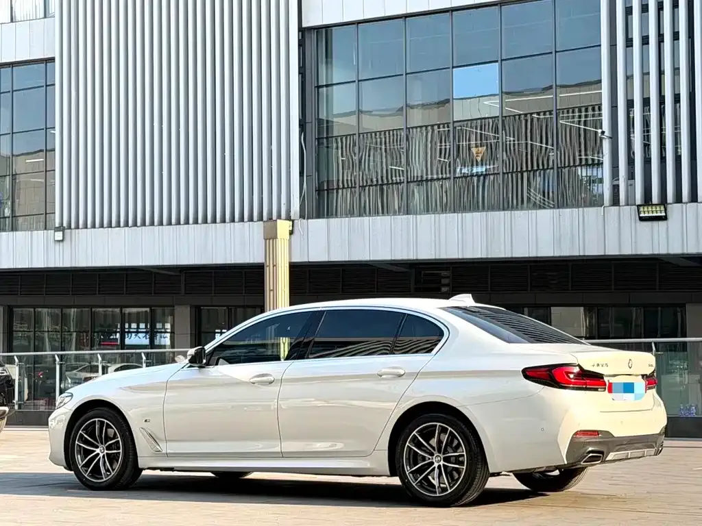 BMW 5 Series — фото 8