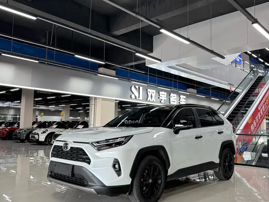 Toyota RAV4 — фото 1