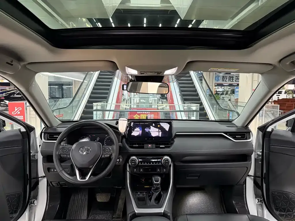 Toyota RAV4 — фото 4