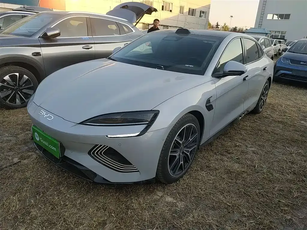 BYD Seal — фото 1
