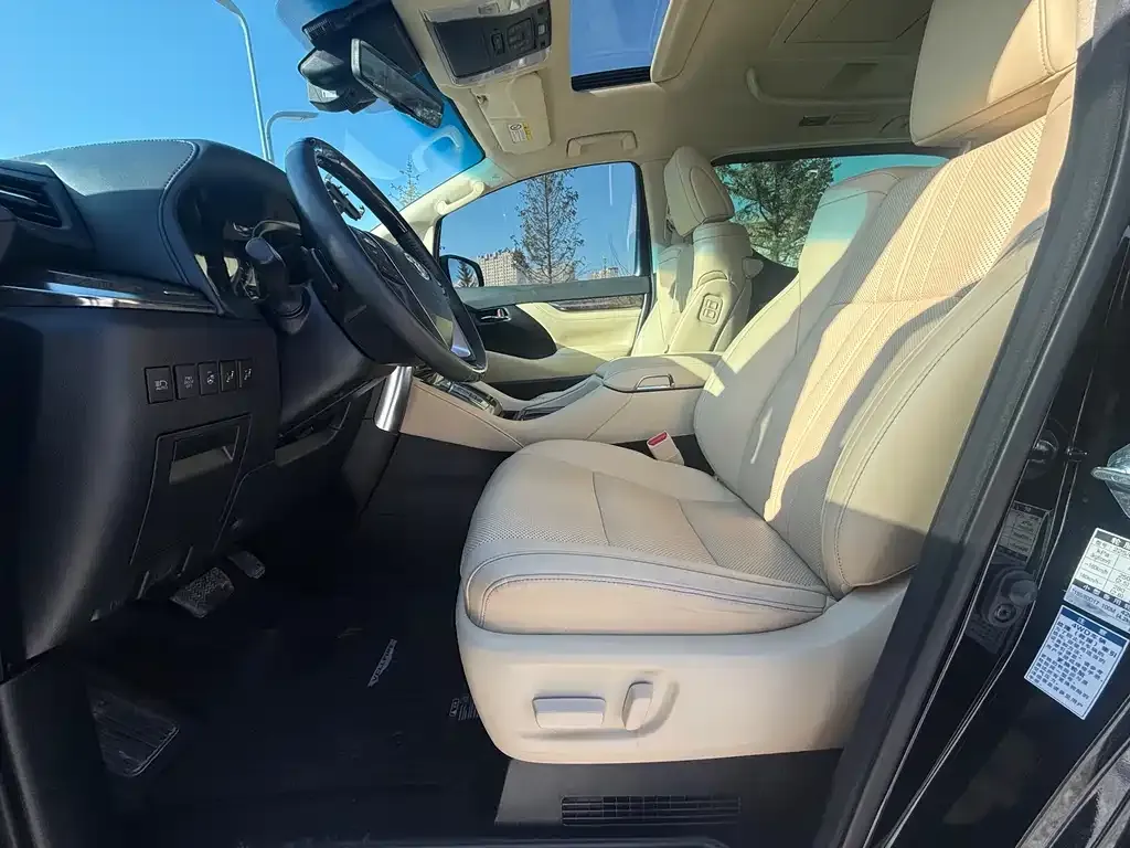 Toyota Vellfire — фото 2