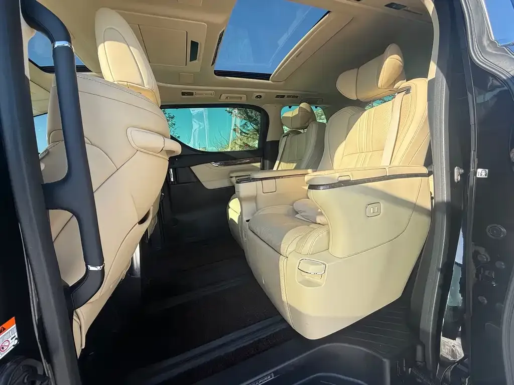 Toyota Vellfire — фото 6