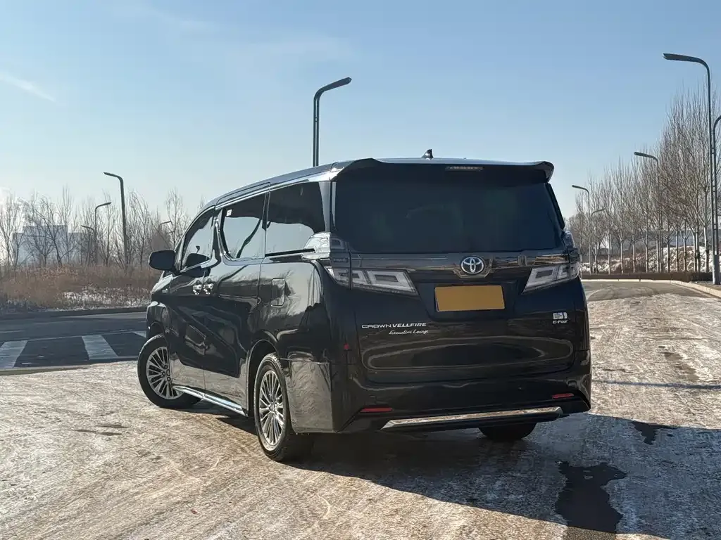 Toyota Vellfire — фото 7