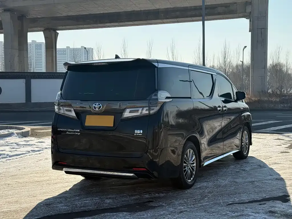 Toyota Vellfire — фото 9