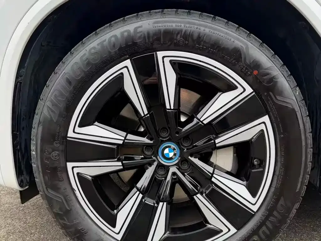 BMW iX3 — фото 2