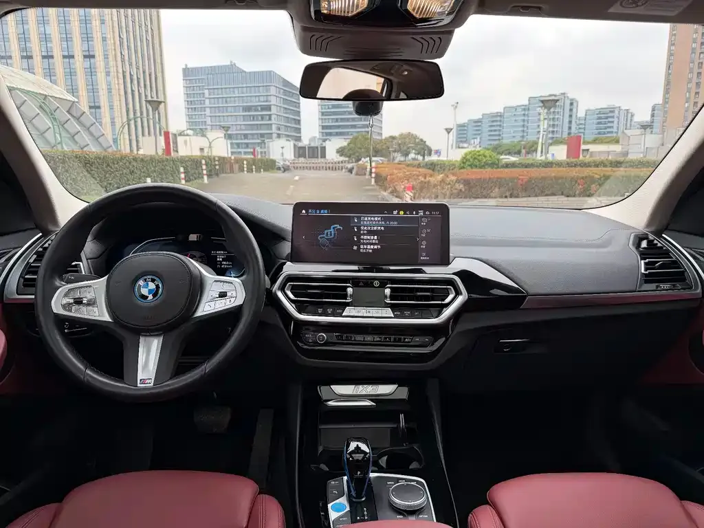 BMW iX3 — фото 10