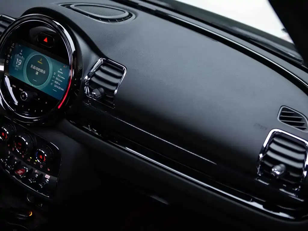 MINI Clubman JCW — фото 2