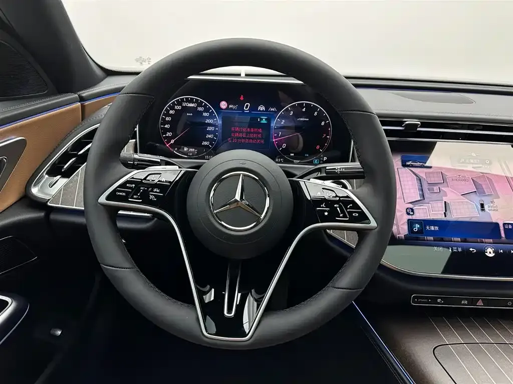 Mercedes-Benz E-Class — фото 9
