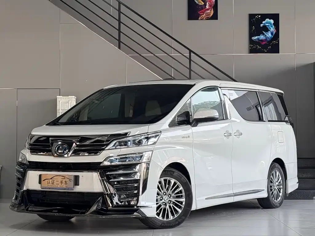 Toyota Vellfire — фото 1