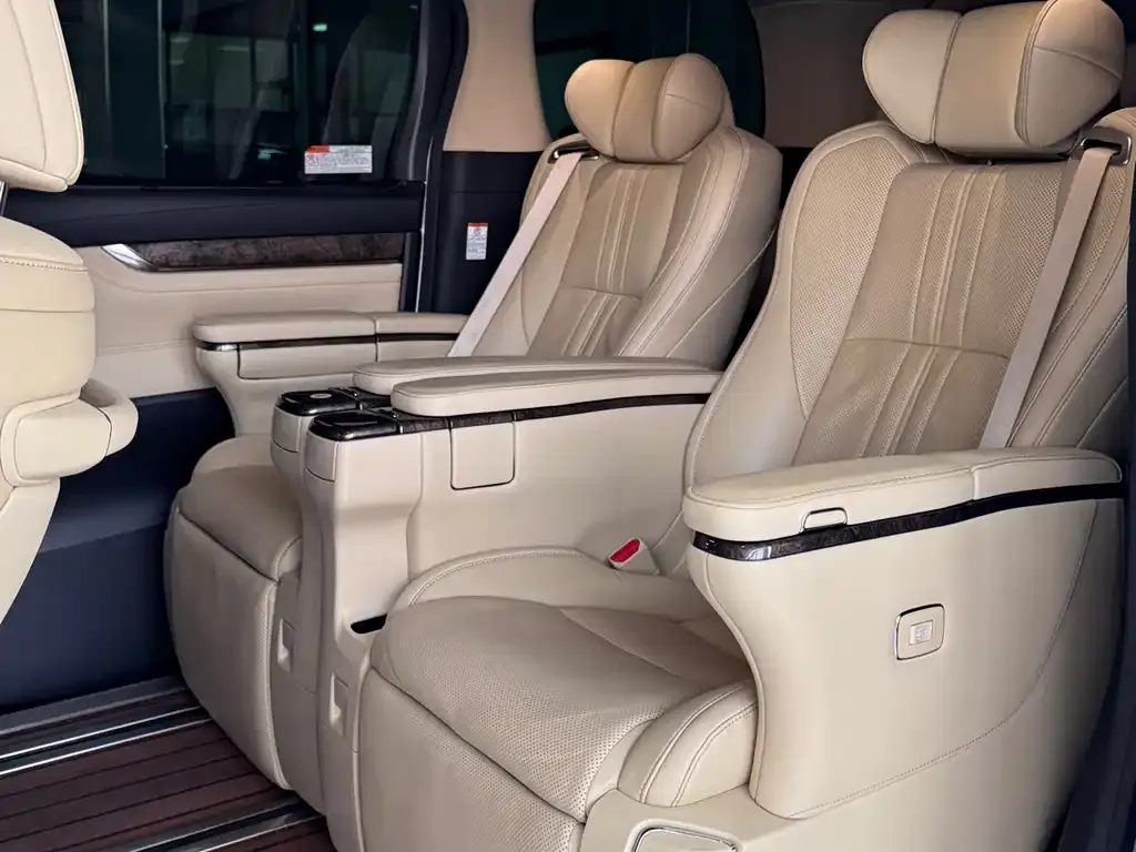 Toyota Vellfire — фото 8