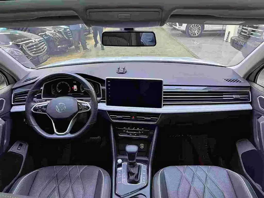 Volkswagen Tiguan L — фото 8